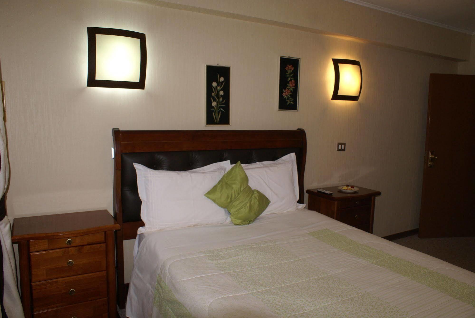 Hotel Baviera Parral Eksteriør billede