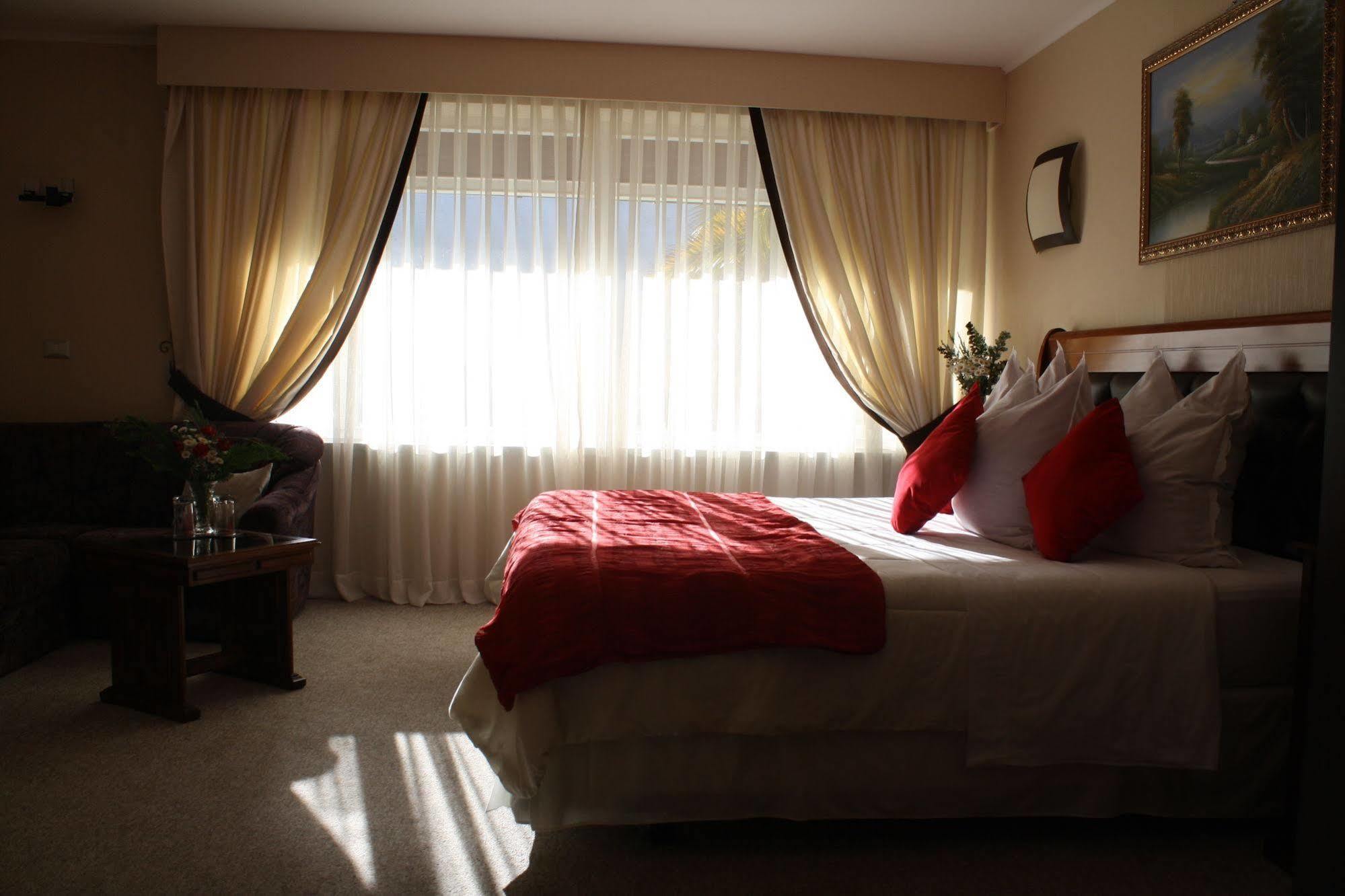 Hotel Baviera Parral Eksteriør billede